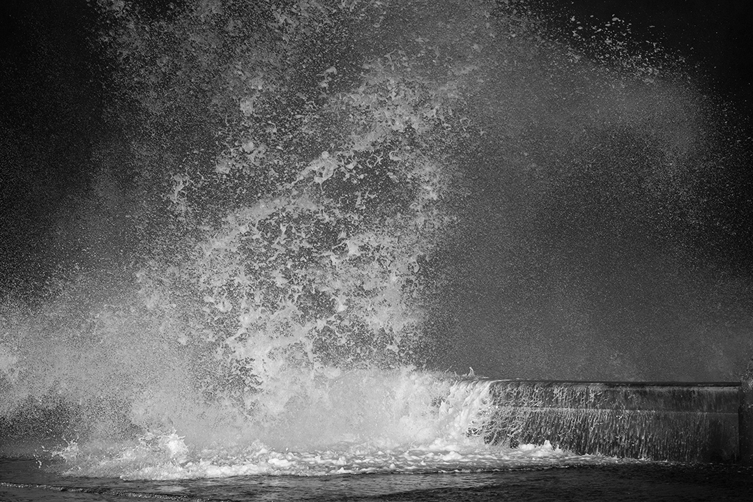 Seawall, Havana, La Habana, Vedado, Malecon, Malecón, Cuba, Gulf of Mexico, wave crashing, wave, waves, spray, strong winds, weather, thriving